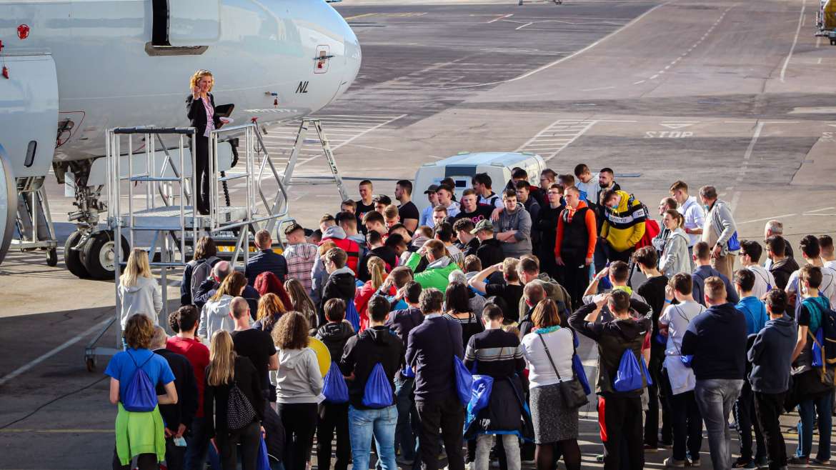 More than 100 young people meet aviation world