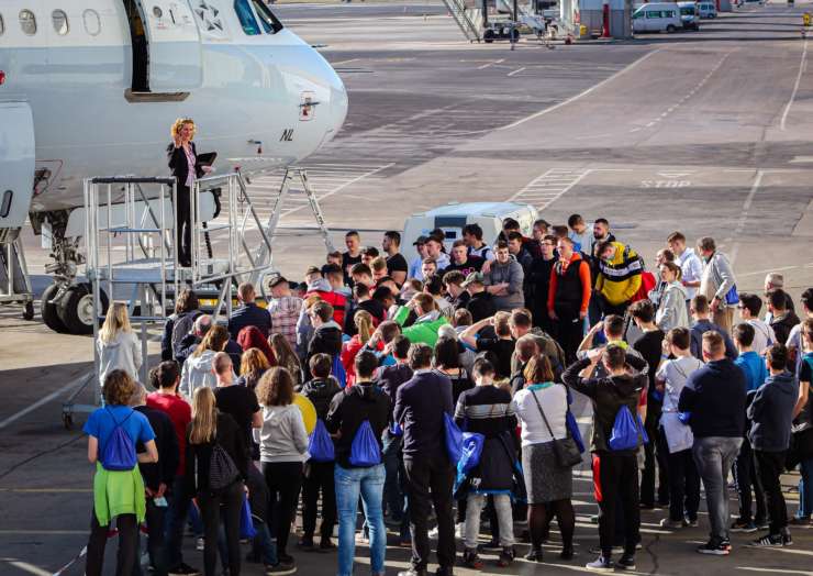 More than 100 young people meet aviation world
